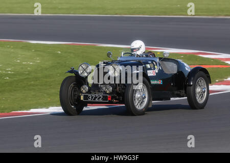 Aufgenommen in der Vintage Sports Car Club (VSCC) Frühling starten Sitzung in Silverstone am 18. April 2015 Stockfoto