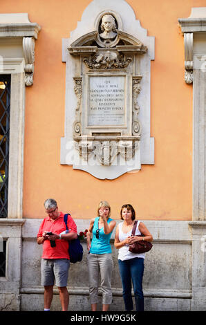 Nische Gedenk an der Stelle wo Gian Lorenzo Bernini lebte. Rom, Lazio, Italien, Europa. Stockfoto