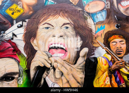 Graffiti mit klassischen Rock-Legenden Mick Jagger und John Lennon vor Restaurant-Bar "L'Unique", gemalt von ART4000, Basel, Schweiz. Stockfoto