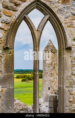 Blick durch den Torbogen McCarthys Tower Stockfoto