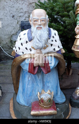 König Gaspar vor der Kirche in St. Wolfgang am Wolfgangsee in Österreich am 14. Dezember 2014. Stockfoto