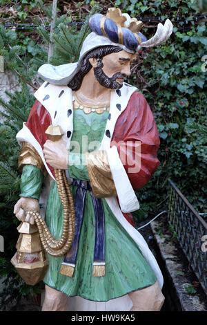 König Melchior vor der Kirche in St. Wolfgang am Wolfgangsee in Österreich am 14. Dezember 2014. Stockfoto