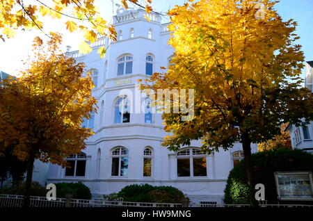 Typische weiße Villa in Binz, Insel Rügen Stockfoto