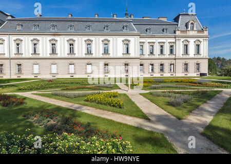 Festetics Schloss Hof Fassade in Keszthely, Ungarn. Es ist ein großer Komplex von Gebäuden der Familie Festetics. Stockfoto