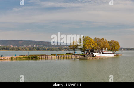 Anlegestelle für touristische Fahrgastschiffe auf dem Balaton, Keszthely, Ungarn. Stockfoto