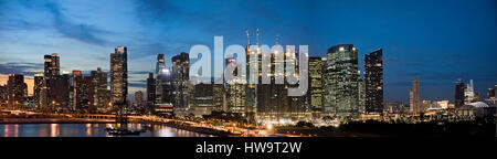 Horizontale (3 Bild Heftung) Stadtbild Panoramablick von Singapur. Stockfoto