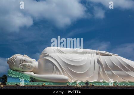 Vietnam Mekong Delta, My Tho, Vinh Trang Pagode, riesigen liegenden Buddha-statue Stockfoto