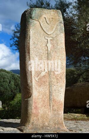 Frankreich, Corse du Sud, prähistorische Fundstätte von Filitosa, Menhir Statue namens Filitosa V vertritt bewaffnet Zeichen Stockfoto