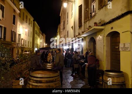 Frankreich, Corse du Sud, Ajaccio, Wein-Bar in der Rue du Roi de Rome Stockfoto