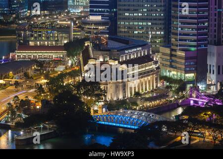 Singapur, erhöhten Blick auf die Fullerton Hotel und Marina Reservoirs, Dämmerung Stockfoto