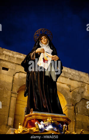 Weibliche Statue errichtet, um die Festifal des Heiligsten Herzens Jesu in den Abend feiern Stockfoto