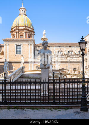 Reisen Sie nach Italien - Statuen und Fontana Pretoria auf Piazza Pretoria in Stadt Zentrum von Palermo in Sizilien Stockfoto