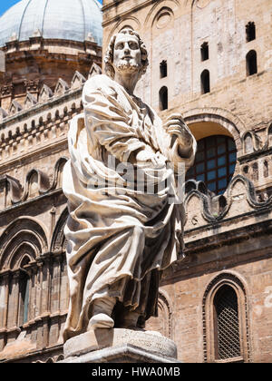 Reisen nach Italien - Skulptur in der Nähe von Kathedrale von Palermo in Sizilien Stockfoto