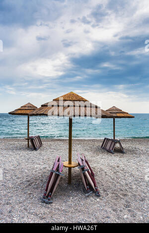 Reisen Sie nach Italien - leeren Strand San Marco am Ionischen Meer in Sizilien im bewölkten Tag Stockfoto