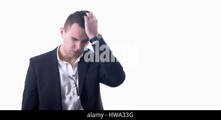 Studioaufnahme von jungen Exausted Geschäftsmann mit Kopfschmerzen Stockfoto