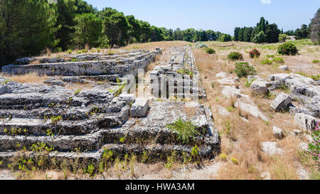 Reisen Sie nach Italien - Ruinen der alten Altar von Hieron (L Ara di Ierone II, großer Altar von Syrakus) im archäologischen Park (Parco Archeologico della Neap Stockfoto