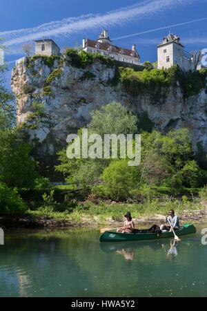 Frankreich, Menge, Lacave, Kanufahren auf der Dordogne in der Nähe von Belcastel Burg Stockfoto