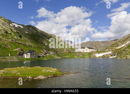 Schweiz, Kanton Wallis, Val Entremont, Grand Saint-Bernard-Pass und See Stockfoto