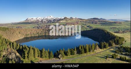 Frankreich, Puy de Dome, Besse et Saint-Anastaise, regionale Naturpark der die Vulkane der Auvergne, Cezallier, Lac Pavin, vulkanischen Maar See, Monts Stockfoto