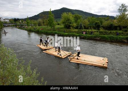 Frankreich, Vogesen, Raon étape, die Oualous Partei, Holz schwimmt auf der Meurthe-Fluss Stockfoto