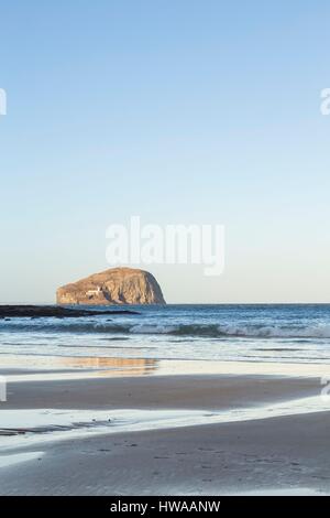 Großbritannien, Schottland, East Lothian, North Berwick, Bass Rock Island, der weltweit größte Kolonie von Basstölpeln von Seacliff Beach Stockfoto