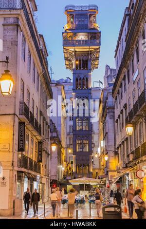 Portugal, Lissabon, Baixa Pombal Bezirk, Elevador Santa Justa, Metall-Turm mit Aufzug im neugotischen Stil erbaut, im Jahre 1902 von Raoul Mesnier du Pons Stockfoto