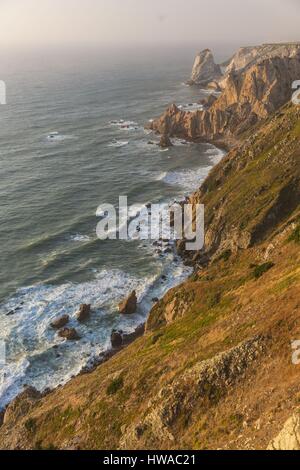 Portugal, Lisboa e Setubal Provinz, Region Lissabon, Sintra, Naturpark Sintra-Cascais, Cabo da Roca, der westlichste Punkt Europas, Leuchtturm Stockfoto