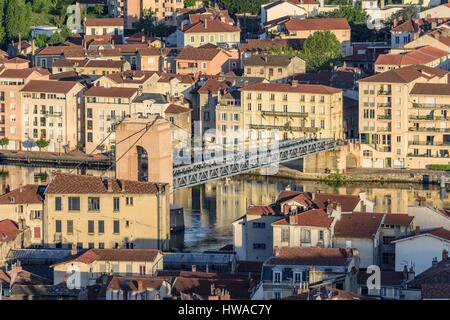 Frankreich, Isere, Vienne am Rande der Rhône, Vienne Hängebrücke (oder die Fußgängerbrücke seit 2014) auf der jungen Rhone verbindet Sainte-Colom Stockfoto