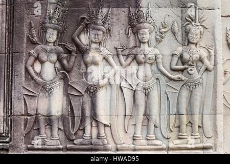 Kambodscha, Provinz Siem Reap, Siem Reap, Angkor, Weltkulturerbe der UNESCO, Angkor Vat geschnitzt Wand, Apsara-Tänzerinnen Stockfoto