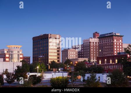 USA, South Carolina, Greenville, Skyline der Stadt, dawn Stockfoto