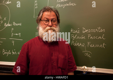 Türkei, Izmir Provinz, Sirince, Math Dorf Matematik Köyü, Professor Ali Nesin während eines Vortrags in der Bibliothek Stockfoto