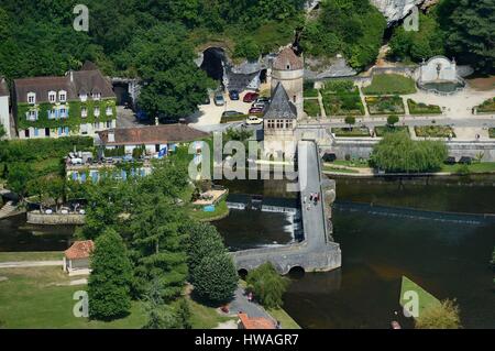 Frankreich, Dordogne, Brantome, Pont Coude (abgewinkelte Brücke) über den Fluss Dronne und der Moulin de L'Abbaye, aus dem 14. Jahrhundert Mühle Hotel umgebaut, Stockfoto