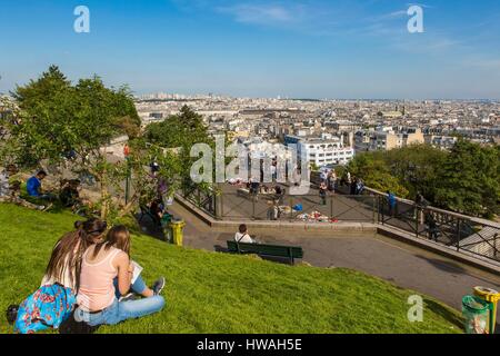 Frankreich, Paris, Montmartre-Hügel mit Blick auf Paris vom Quadrat Louise Michel Stockfoto