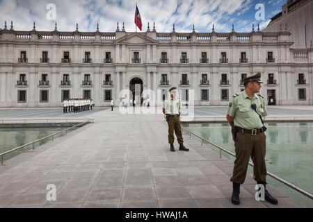 Chile, Santiago, Palacio De La Moneda, Präsidentenpalast, ändern der feierlichen wachen Stockfoto