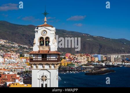 Spanien, Kanarische Inseln, Teneriffa Candelaria, Basilica de Nuestra Senora de Candelaria, erhöhten Blick auf Kirche und Stadt Stockfoto