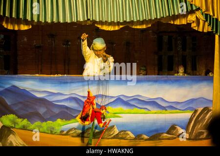 Myanmar, Mandalay Zustand, Bagan, Puppenspiel ist eine uralte Kunst, die die Bagan-Marionetten-Theater lebendig zu halten, Marionetten spielen Stockfoto