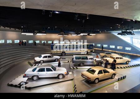 Deutschland, Baden-Wurttemburg, Stuttgart-Unter-Turkheim, Mercedes-Benz Museums, der 1980er Jahre Mercedes Autos Stockfoto