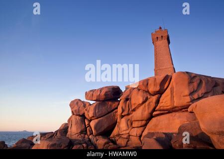 Frankreich, Côtes d ' Armor, Ploumanach, Leuchtturm Men Ruz Stockfoto