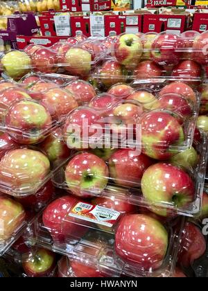 Verpackten Äpfel bei Costco Stockfoto