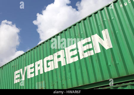 Immergrüne 40 ft intermodal Container. Evergreen mit Hauptsitz in Taiwan ist eine globale Container-Freight-Reederei. Stockfoto