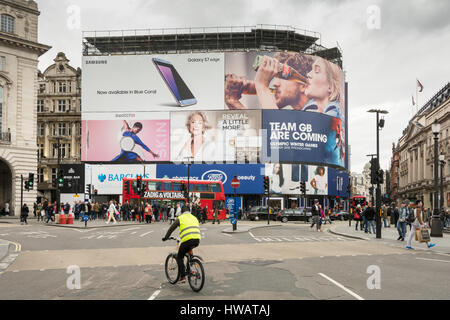 Piccadilly Circus Plakate ausschalten für facelift Stockfoto