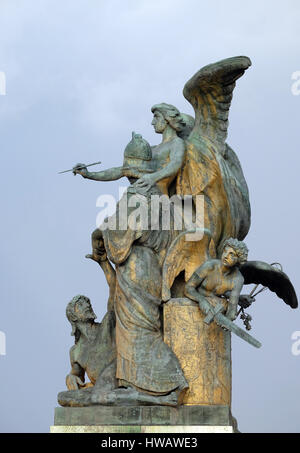 Statue des Gedankens von Giulio Monteverde in das Denkmal für Victor Emmanuel II geschnitzt. Venedig-Platz, Rom, Italien Stockfoto