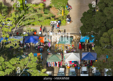 Nairobi, Kenia - 23. Dezember: Bekleidungsmarkt in zentraler Geschäft Bezirk von Nairobi, Kenia am 23. Dezember 2015 Stockfoto