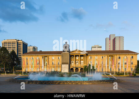 Nairobi, Kenia - 23. Dezember: Der oberste Gerichtshof und das Denkmal von Jomo Kenyatta im Geschäftsviertel von Nairobi, Kenia am 23. Dezember 2015 Stockfoto