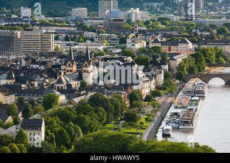 KOBLENZ - Juni 15: Blick von der Festung Ehrenbreitstein bis in die Altstadt von Koblenz, Deutschland entlang der Mosel-Tal am 15. Juni 2016. Stockfoto