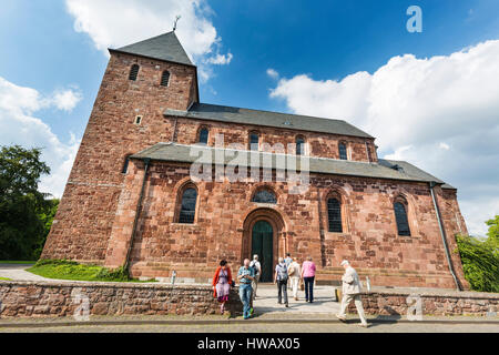 NIDEGGEN - 14 AUGUST: Die Kirche St. Johannes Baptist im Schloss Burg Nideggen in der Eifel, Deutschland am 14. August 2016. Stockfoto