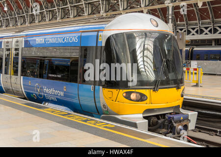 Tata Communications Heathrow Express-Zug am Bahnhof Paddington, London, UK Stockfoto