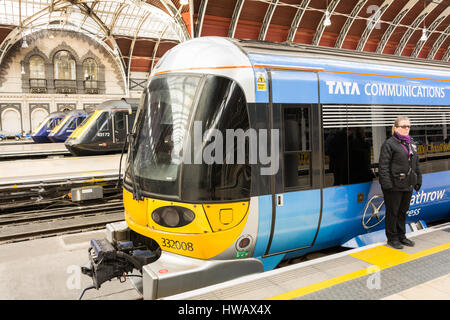 Tata Communications Heathrow Express-Zug am Bahnhof Paddington, London, UK Stockfoto