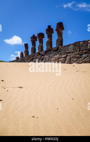 Moais Statuen Website Ahu Nao Nao Anakena Strand, Osterinsel, Chile Stockfoto