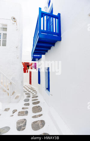 Authentische weiß getünchten Kykladen Straße in der schönen Insel Mykonos, Kykladen, Griechenland Stockfoto